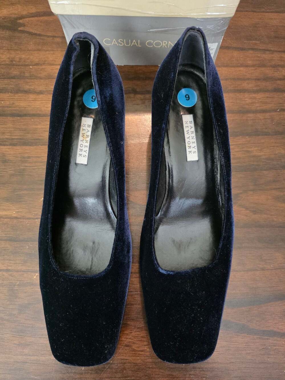 Barneys New York Navy Blue Velvet Square Toe Kitten Heel Pumps Sz 39 9